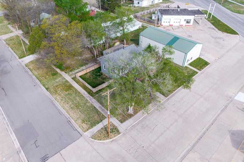 101 N Lancaster Ave, Hesston, KS 67062
