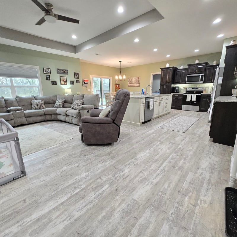 433 W 4th St, Solomon, KS 67480