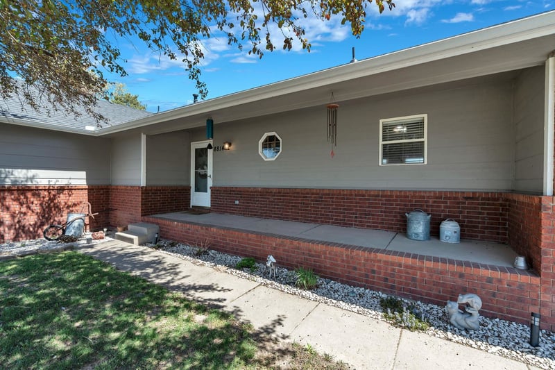 8814 N Ridge Rd, Valley Center, KS 67147