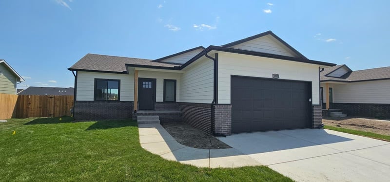 5037 N Toben Dr, Bel Aire, KS 67226