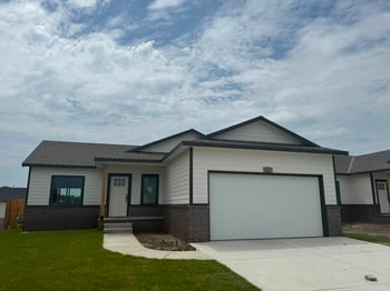 5037 Toben Dr, Bel Aire, KS 67226