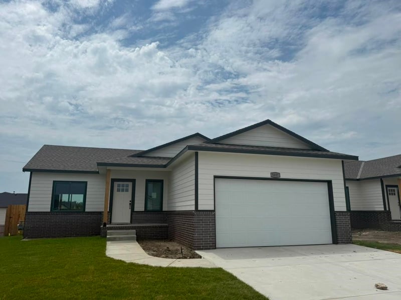 5037 Toben Dr, Bel Aire, KS 67226