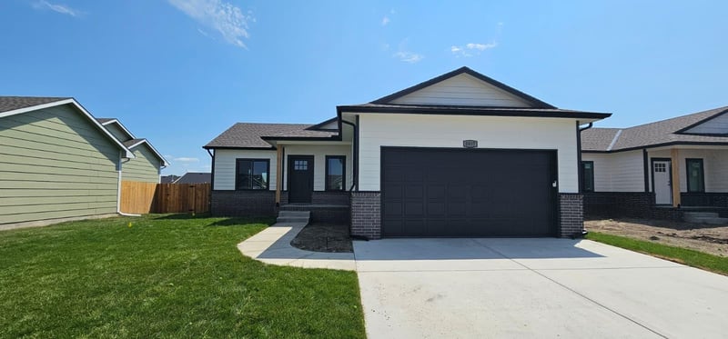 5037 N Toben Dr, Bel Aire, KS 67226