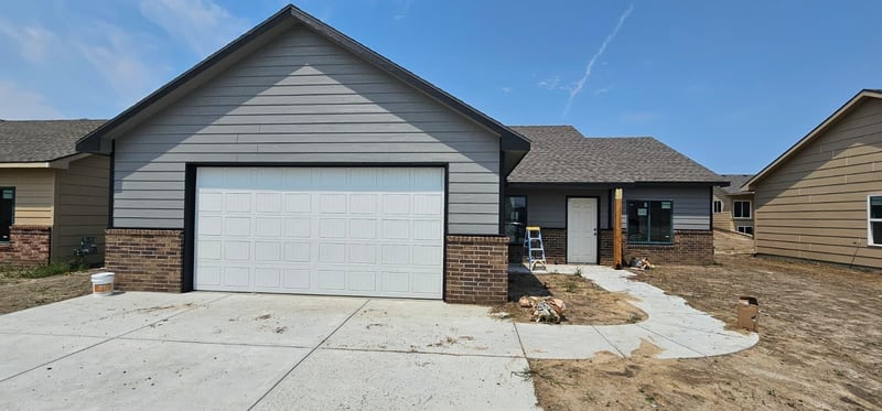 5085 N Toben Dr, Bel Aire, KS 67226