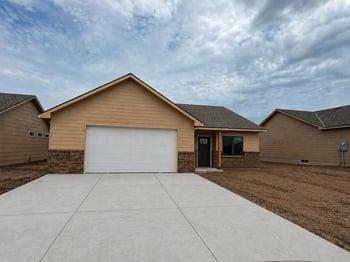 5085 Toben Dr, Bel Aire, KS 67226