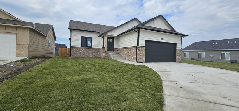 5073 N Toben Dr, Bel Aire, KS 67226