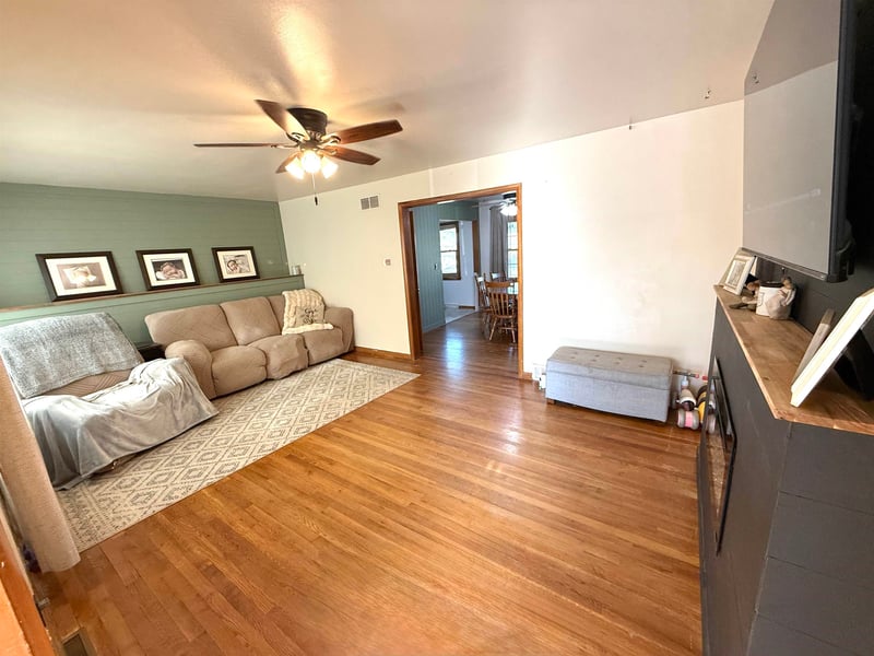 906 Cedar St, Medicine Lodge, KS 67104