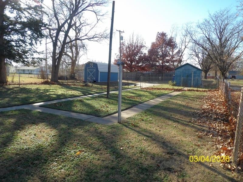 215 Garfield Ave, Lyons, KS 67554