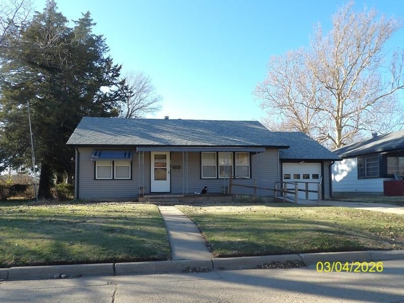 215 Garfield Ave, Lyons, KS 67554