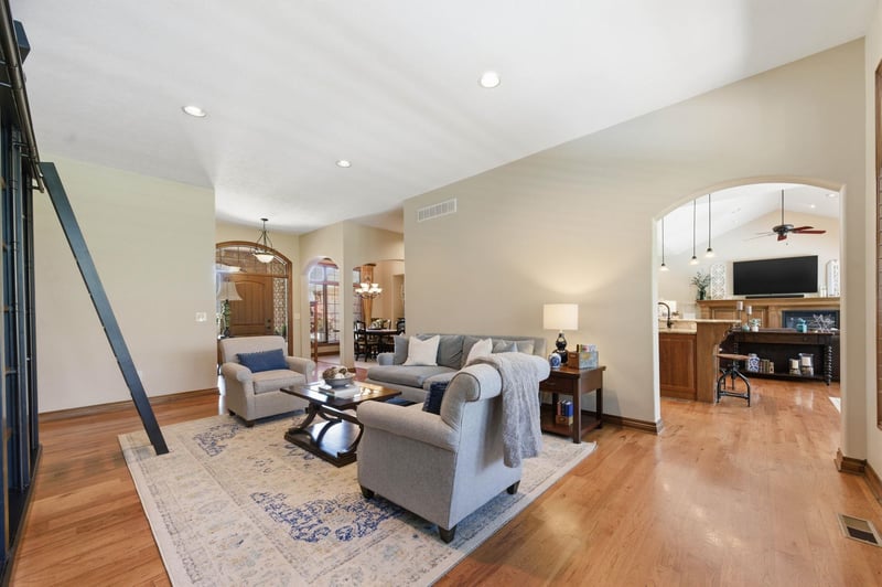 1809 N Glen Wood Cir, Wichita, KS 67230