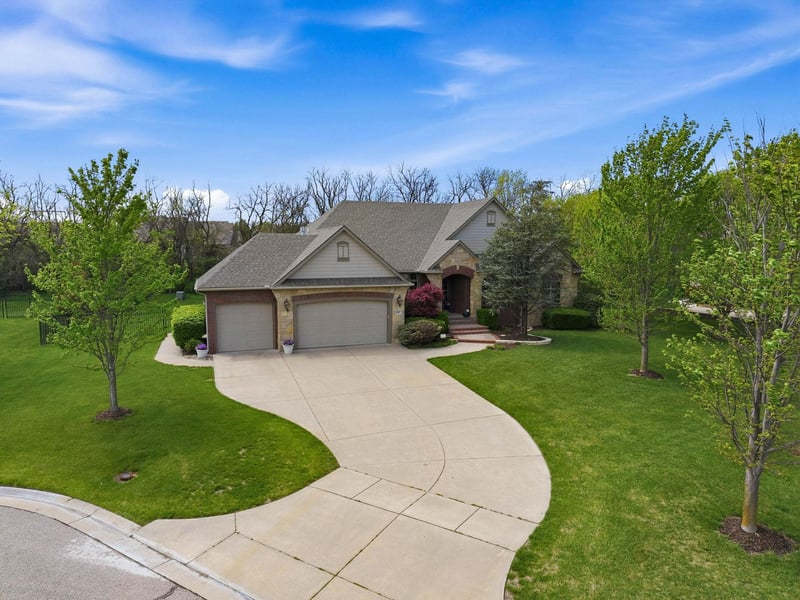 1809 N Glen Wood Cir, Wichita, KS 67230