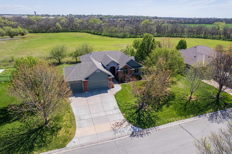 500 N Fiddlers Creek St, Valley Center, KS 67147