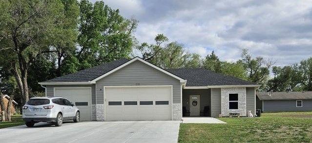 218 E 4th St, Solomon, KS 67480