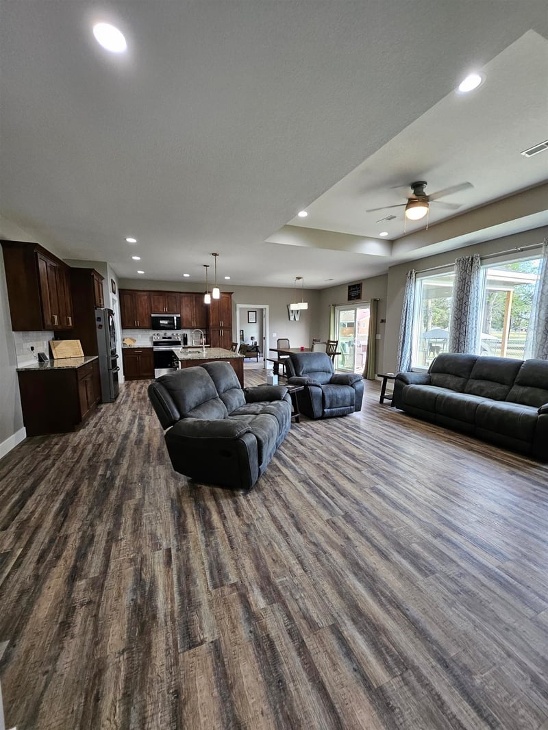 218 E 4th St, Solomon, KS 67480