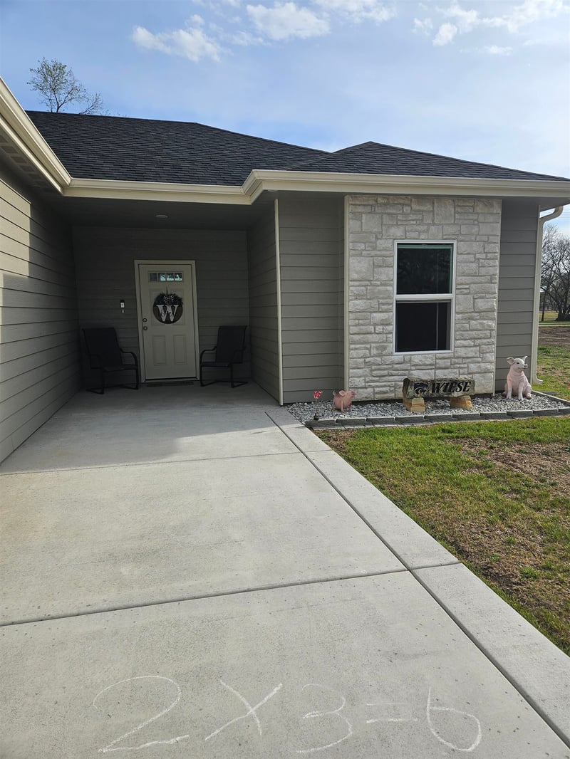 218 E 4th St, Solomon, KS 67480