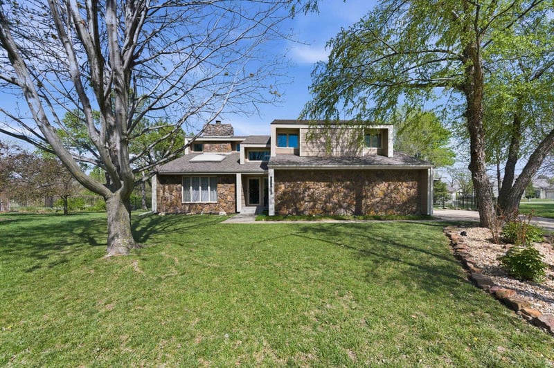 2571 N Greenleaf Ct, Wichita, KS 67226