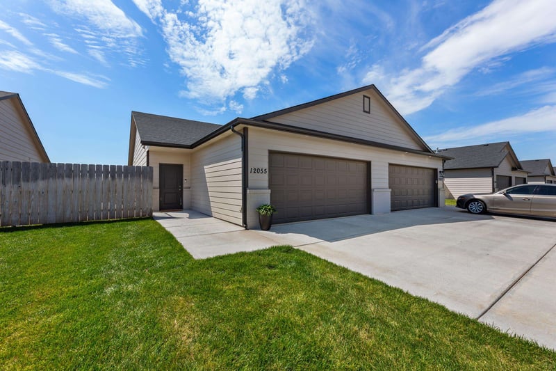 12055 12057 Shadow Lakes St, Maize, KS 67205-5261