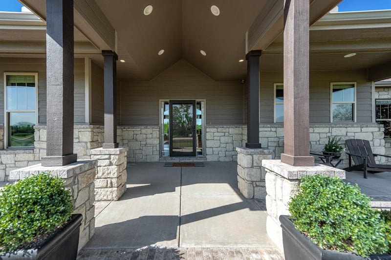 30100 W Deerwood Cir, Garden Plain, KS 67050