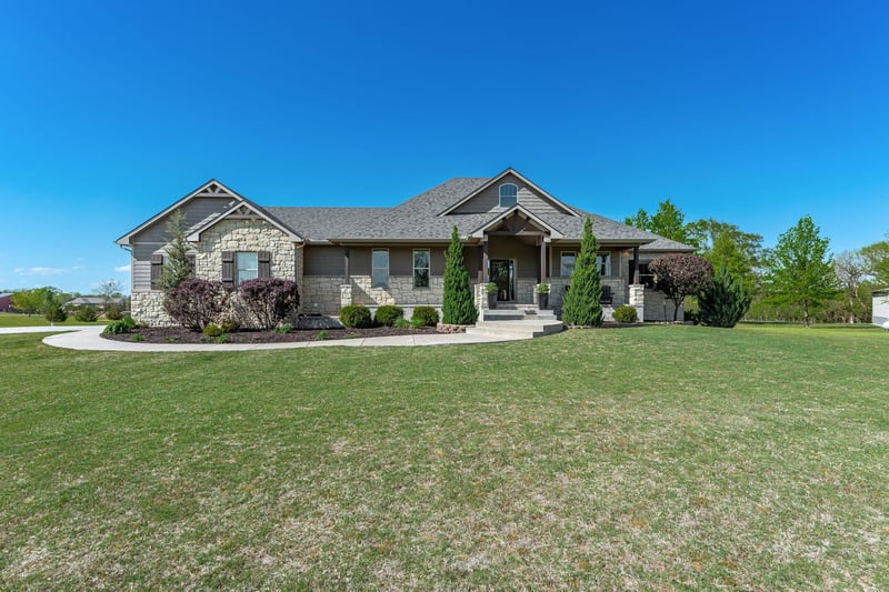30100 W Deerwood Cir, Garden Plain, KS 67050