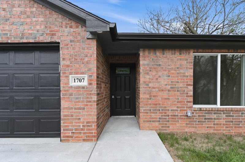 1707 S Dodge Ave, Wichita, KS 67213