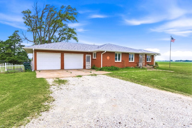 9693 10th Ave, Murdock, KS 67111