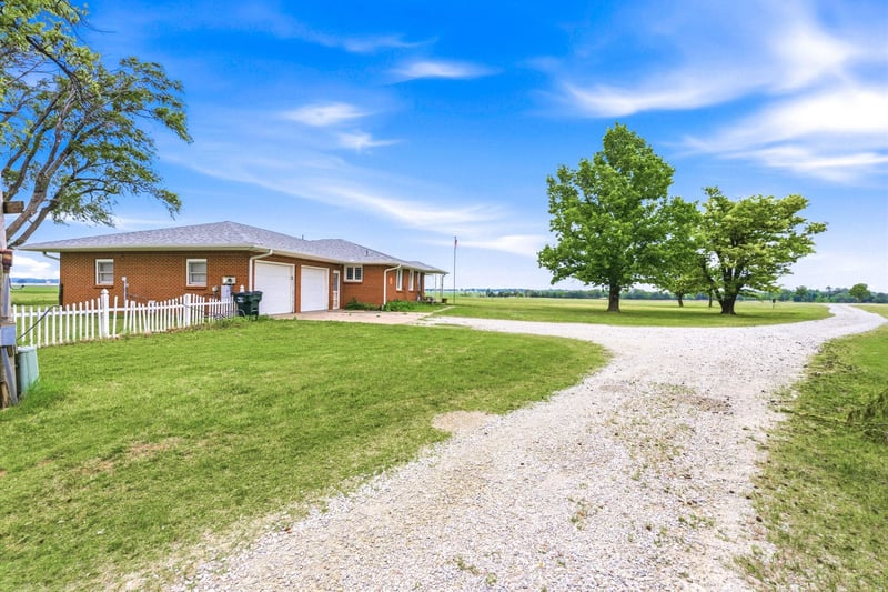 9693 10th Ave, Murdock, KS 67111