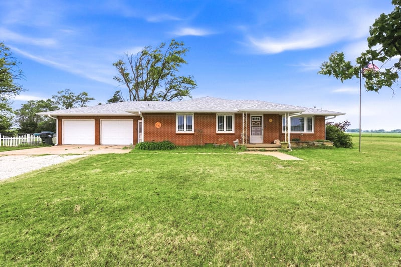 9693 10th Ave, Murdock, KS 67111