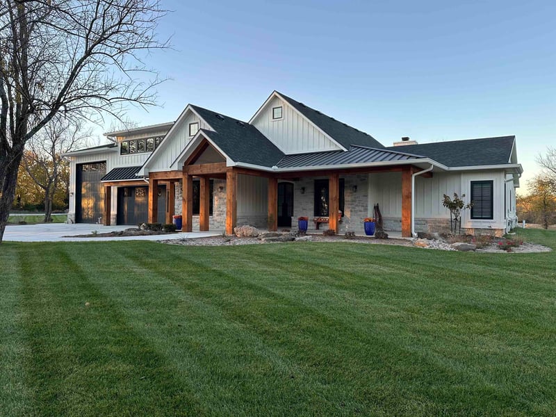 9040 Isabelle St, Valley Center, KS 67147