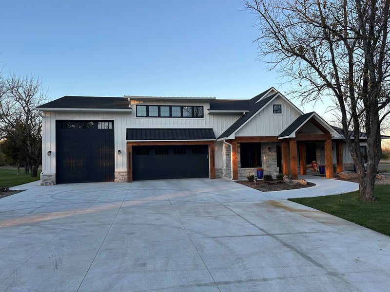 9040 Isabelle St, Valley Center, KS 67147