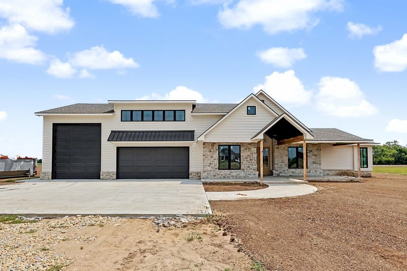 9040 Isabelle St, Valley Center, KS 67147