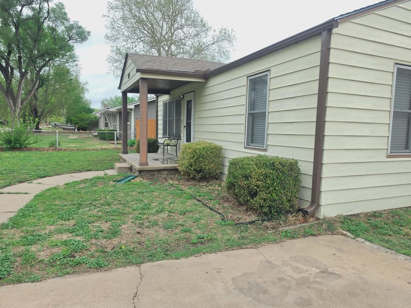 814 Clara St, Wichita, KS 67212