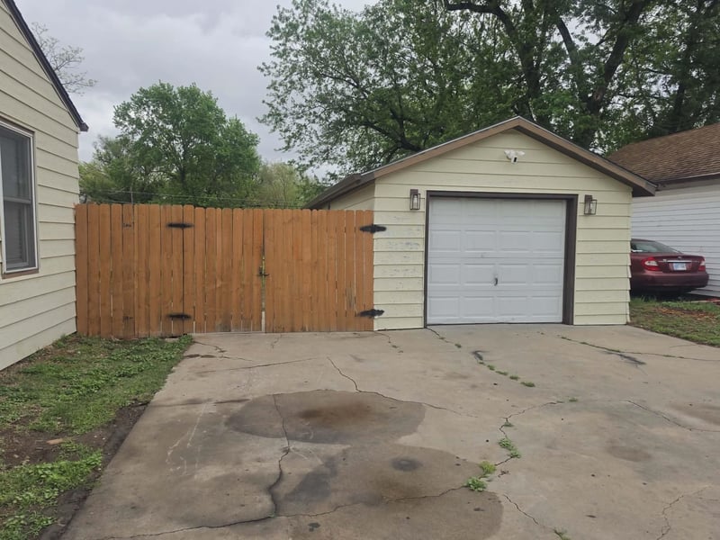 814 Clara St, Wichita, KS 67212