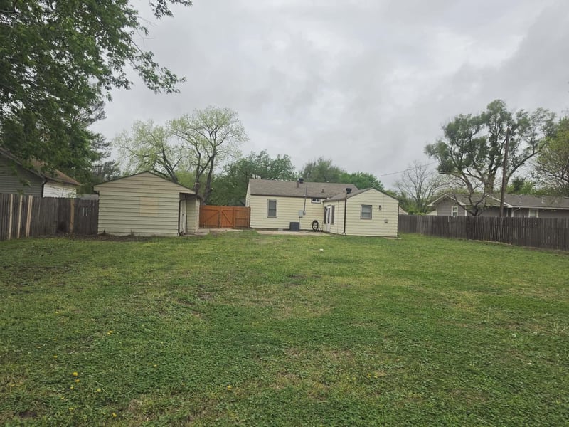 814 Clara St, Wichita, KS 67212