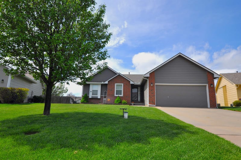 8841 N Hidden Ln, Park City, KS 67147