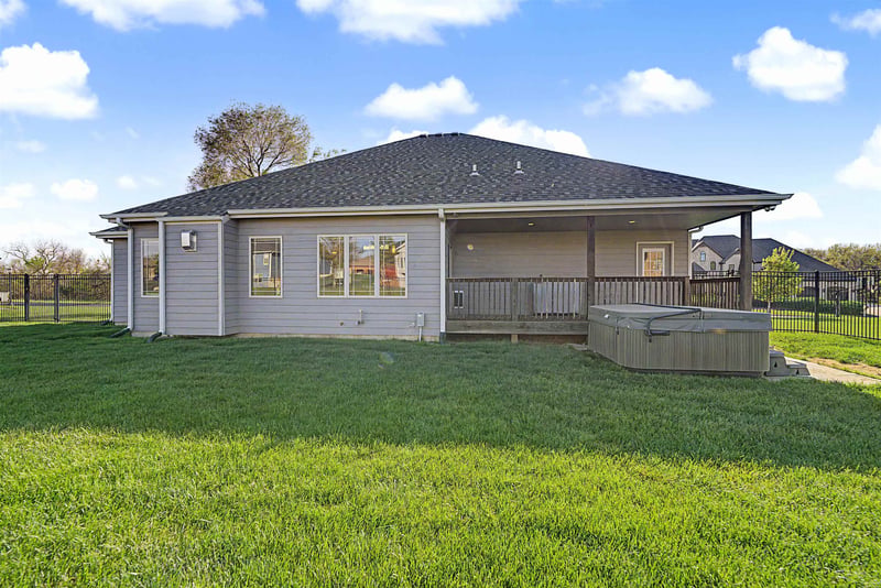 2601 Aberdeen Ln, Salina, KS 67401