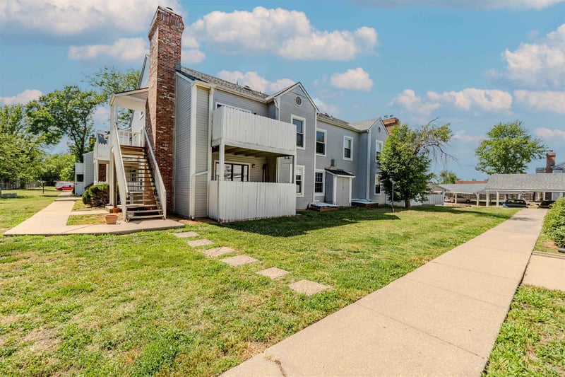 1717 Cypress St #1021, Wichita, KS 67207