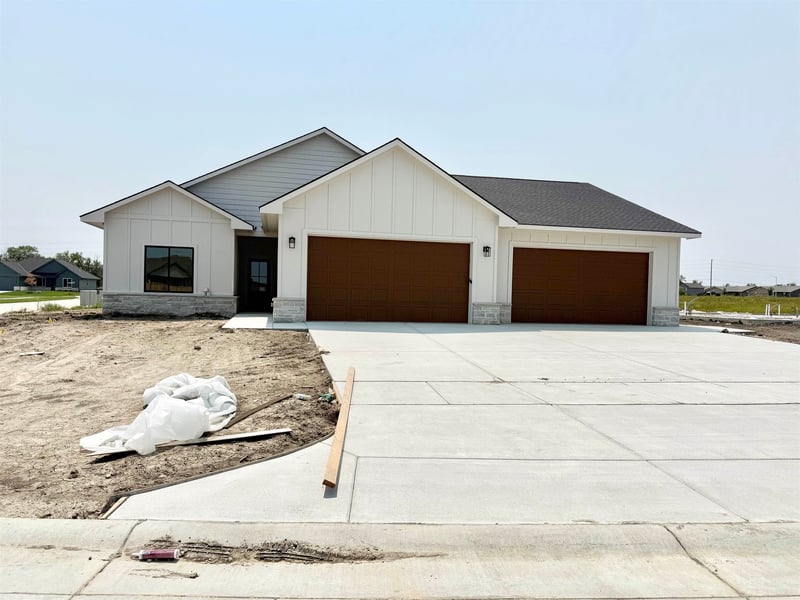 5431 N Toben Ct, Bel Aire, KS 67227