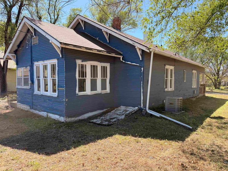 617 Bluff Ave, Anthony, KS 67003