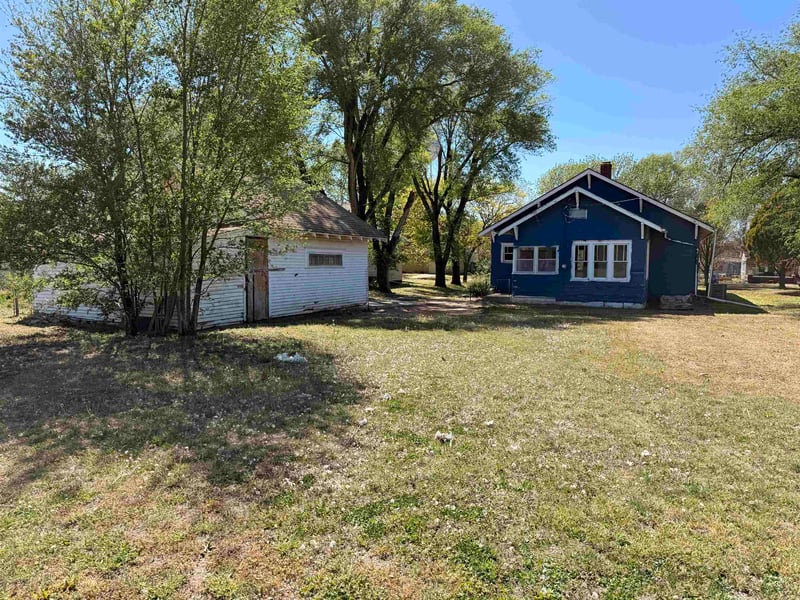 617 Bluff Ave, Anthony, KS 67003