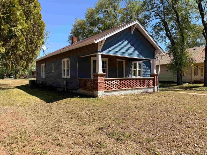 617 Bluff Ave, Anthony, KS 67003