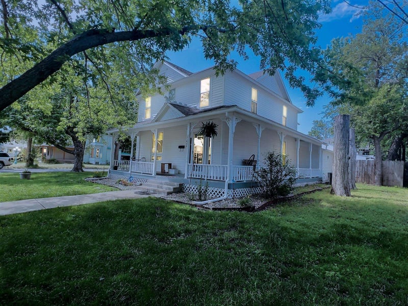 400 1st St, Newton, KS 67114