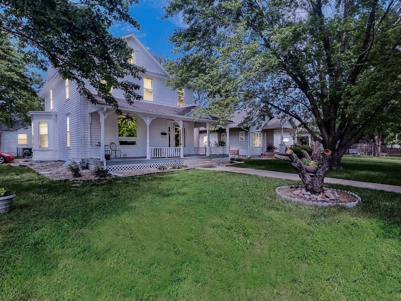 400 1st St, Newton, KS 67114