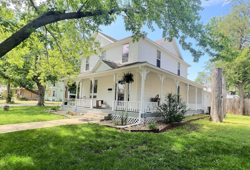 400 1st St, Newton, KS 67114
