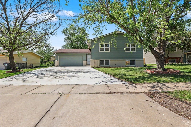 4051 Clarendon , Bel Aire, KS 67220
