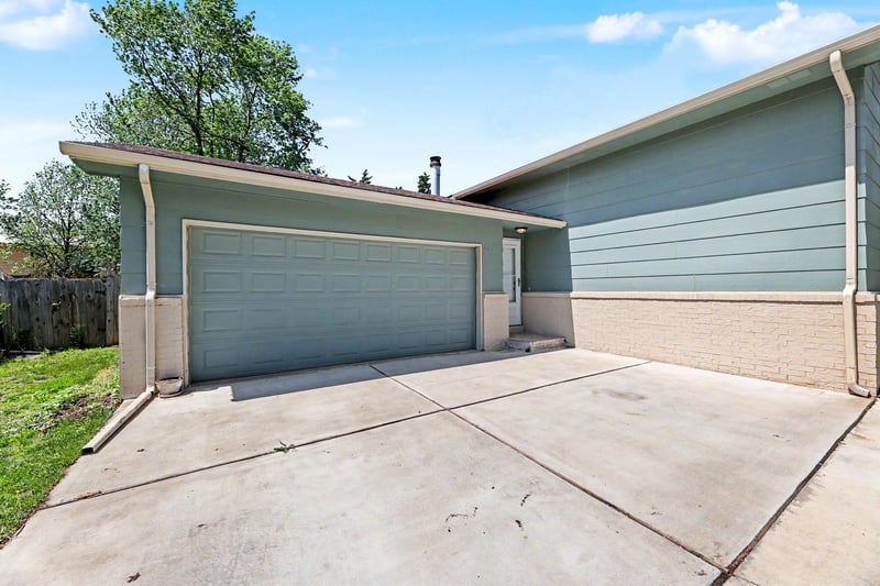 4051 Clarendon , Bel Aire, KS 67220