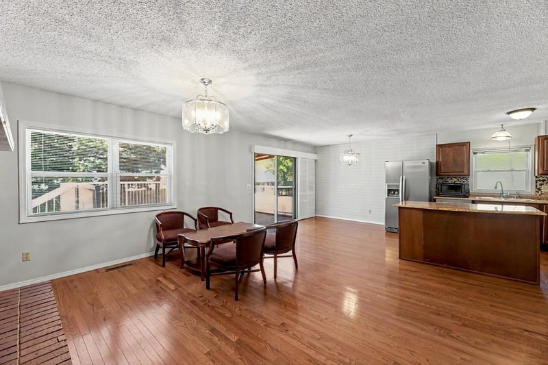 4051 Clarendon , Bel Aire, KS 67220