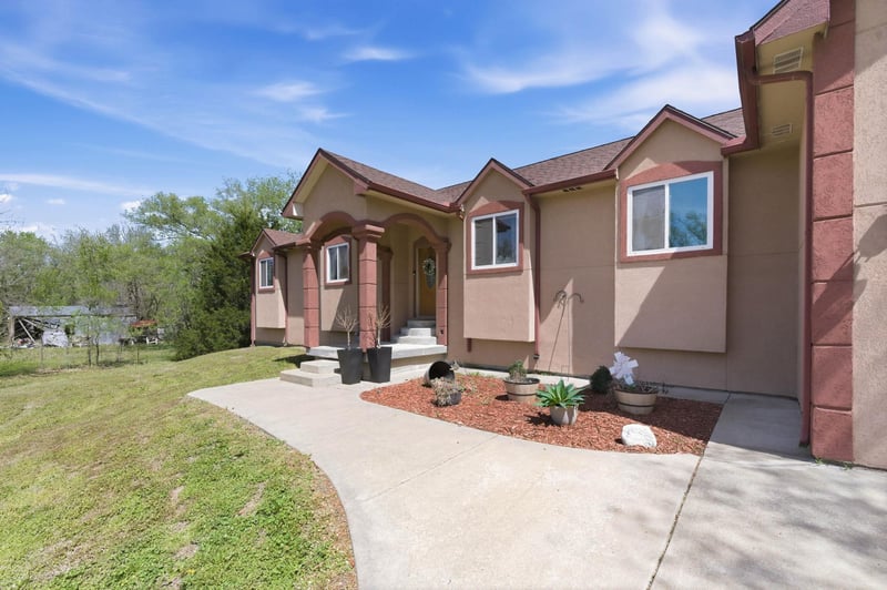 11470 151st St W, Sedgwick, KS 67135
