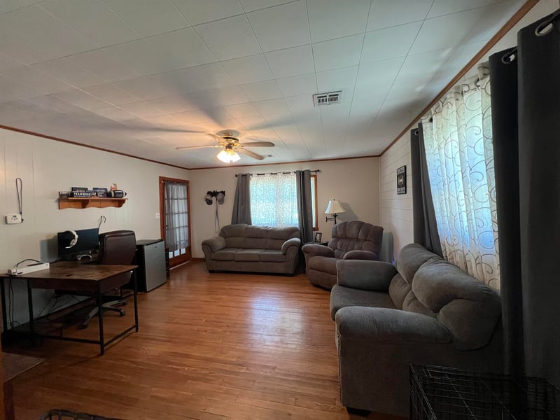 2016 Loomis St, Winfield, KS 67156