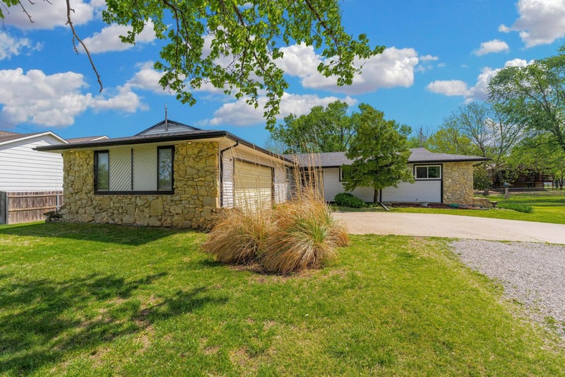 360 N Wichita St, Benton, KS 67017