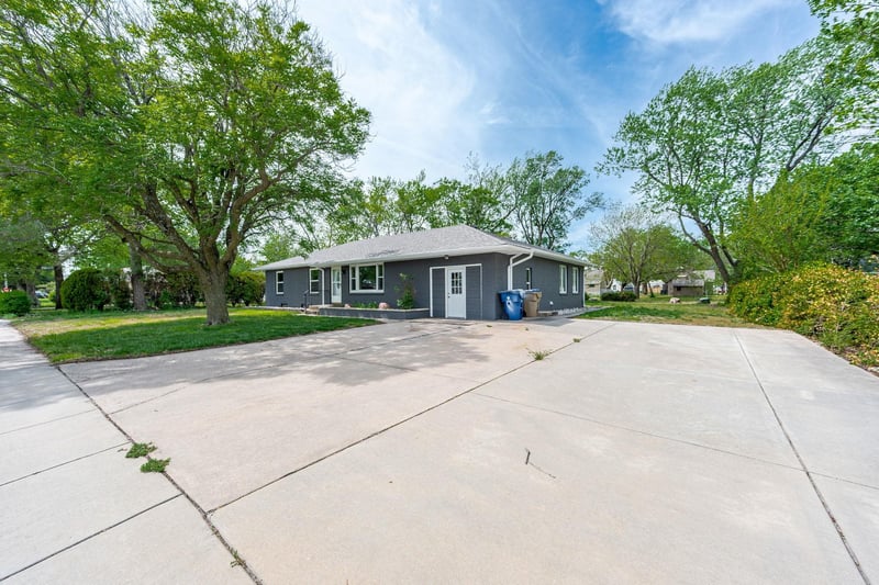 335 Sherman St, Andale, KS 67001
